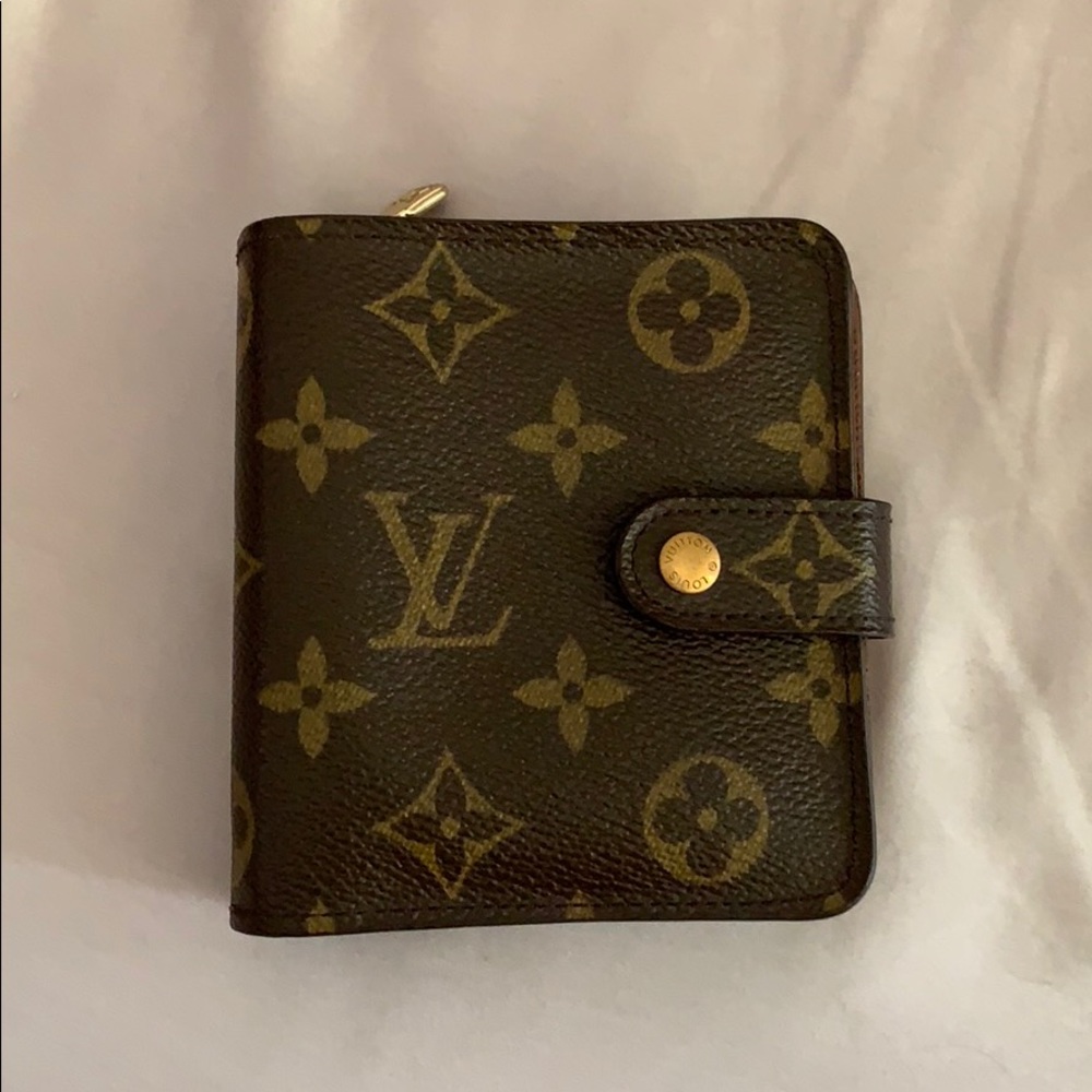 Compact Louis Vuitton Wallet